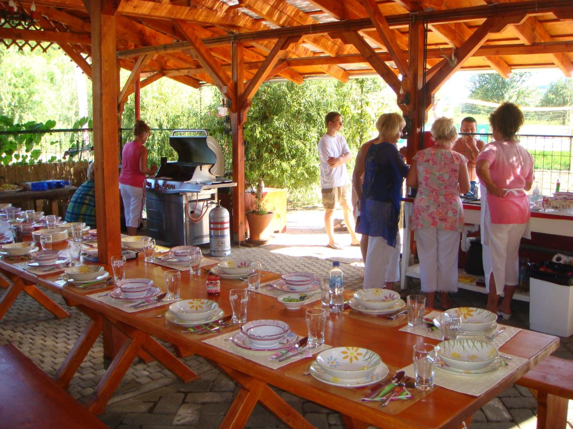 Holiday Vendeghaz Es Szabadidokert Jardanhaza Exterior foto