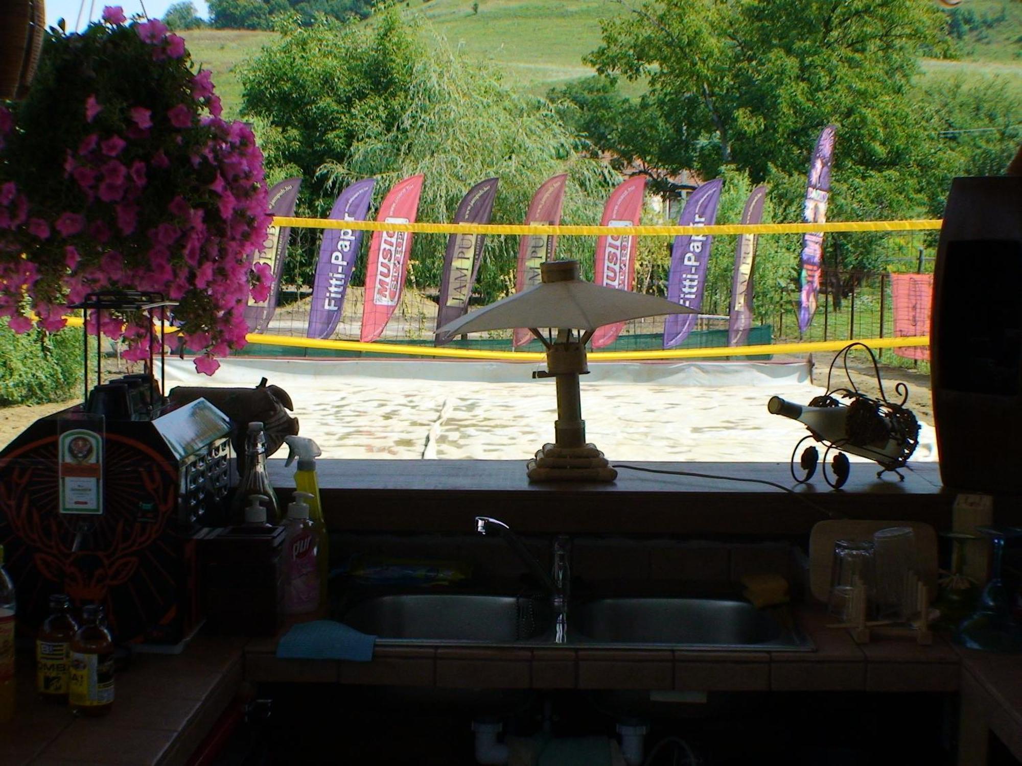 Holiday Vendeghaz Es Szabadidokert Jardanhaza Exterior foto