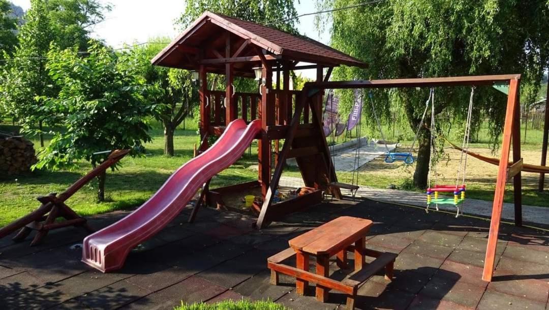 Holiday Vendeghaz Es Szabadidokert Jardanhaza Exterior foto